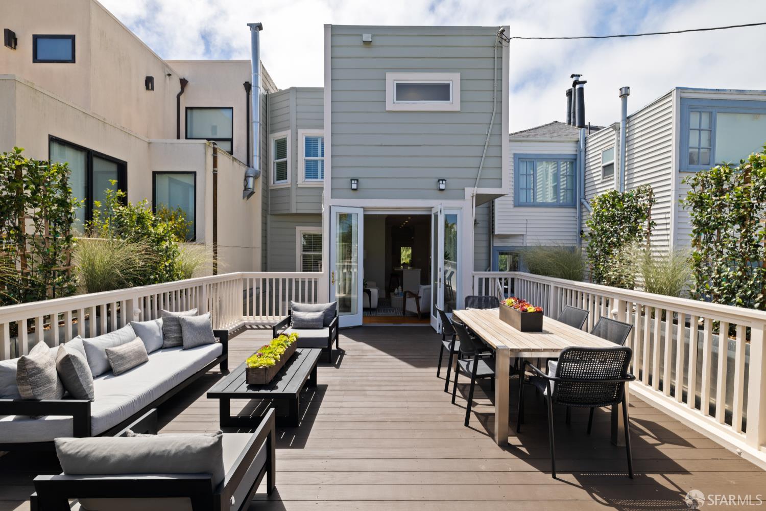 San Francisco, California 94118, United States, 4 Bedrooms Bedrooms, ,4 BathroomsBathrooms,Residential,Pending,180457