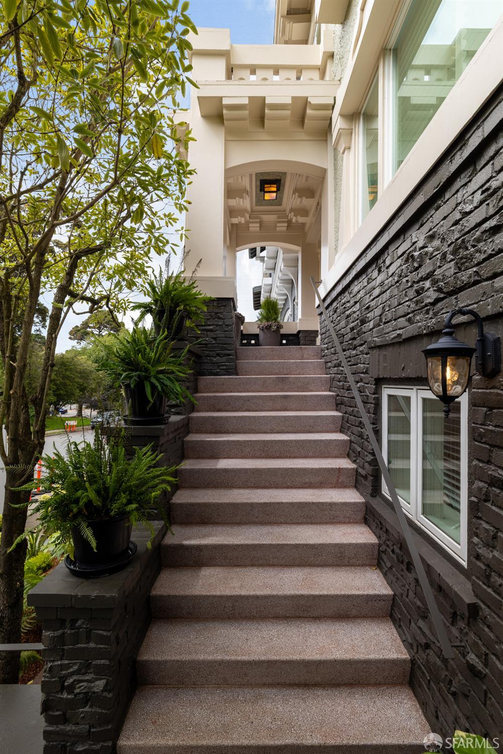 San Francisco, California 94118, United States, 4 Bedrooms Bedrooms, ,4 BathroomsBathrooms,Residential,Pending,180457