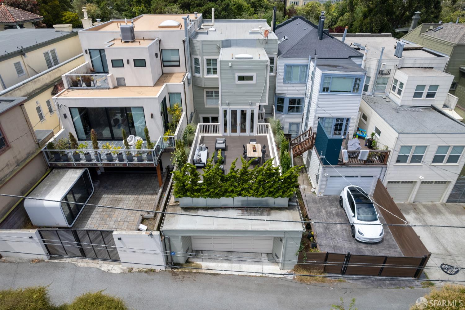 San Francisco, California 94118, United States, 4 Bedrooms Bedrooms, ,4 BathroomsBathrooms,Residential,Pending,180457