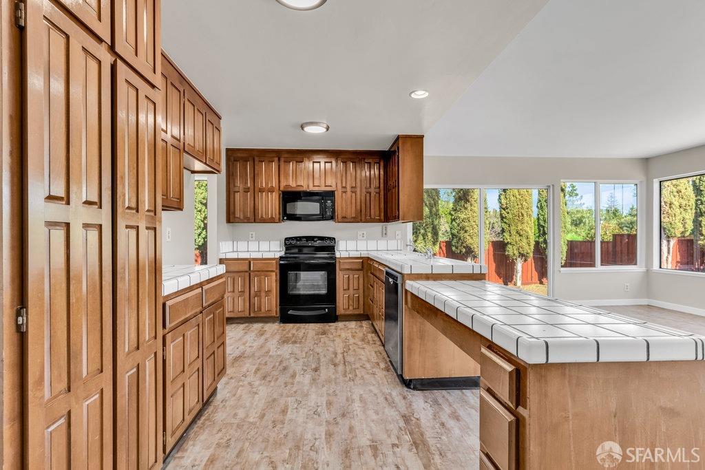 Concord, California 94521, United States, 3 Bedrooms Bedrooms, ,2 BathroomsBathrooms,Residential,Pending,78486