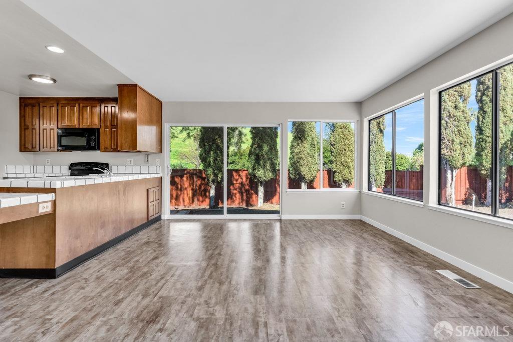 Concord, California 94521, United States, 3 Bedrooms Bedrooms, ,2 BathroomsBathrooms,Residential,Pending,78486