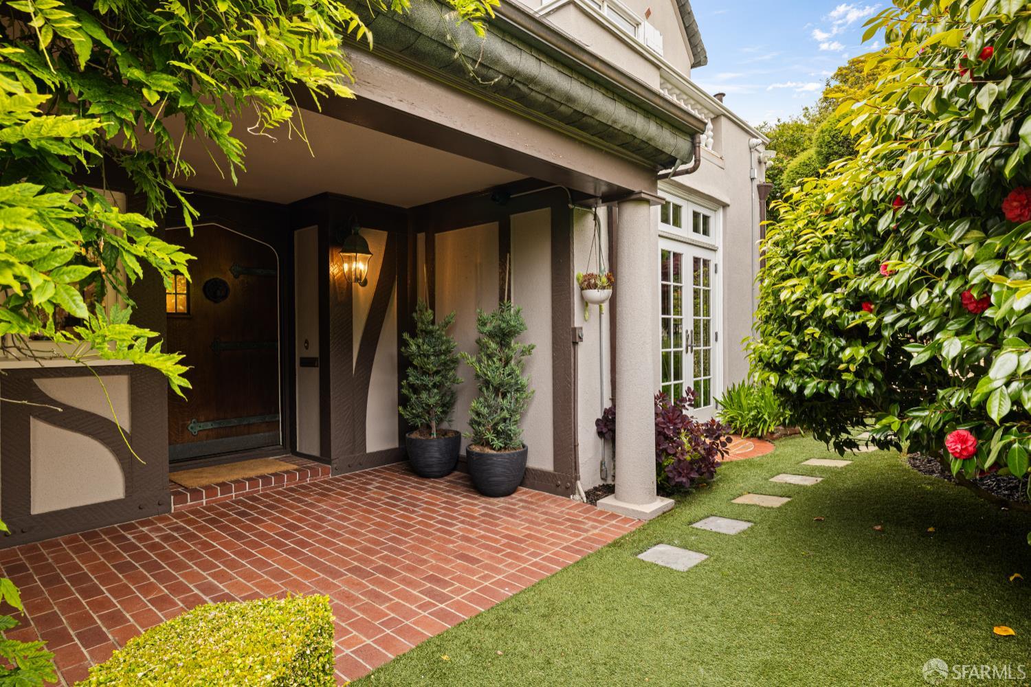 San Francisco, California 94127, United States, 3 Bedrooms Bedrooms, ,5 BathroomsBathrooms,Residential,Pending,208929