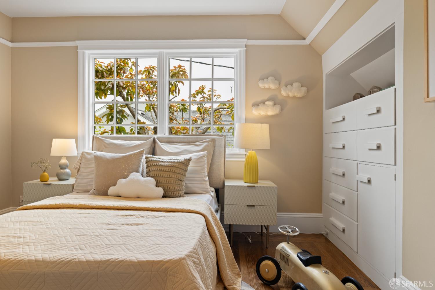 San Francisco, California 94127, United States, 3 Bedrooms Bedrooms, ,5 BathroomsBathrooms,Residential,Pending,208929