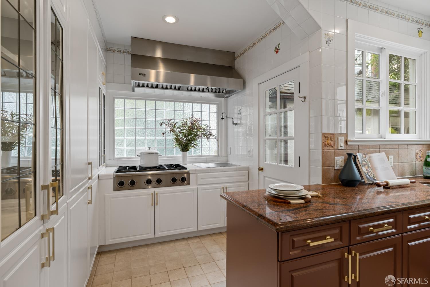 San Francisco, California 94127, United States, 3 Bedrooms Bedrooms, ,5 BathroomsBathrooms,Residential,Pending,208929