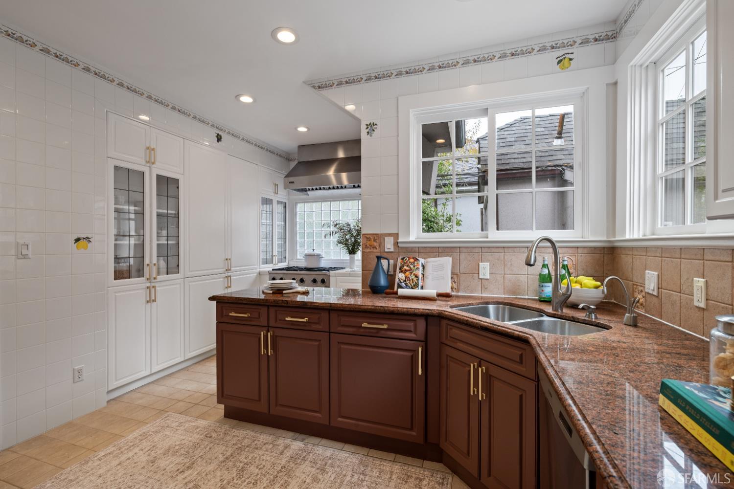 San Francisco, California 94127, United States, 3 Bedrooms Bedrooms, ,5 BathroomsBathrooms,Residential,Pending,208929