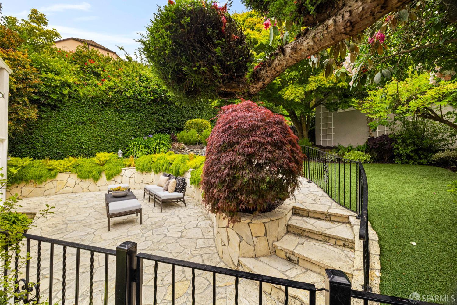 San Francisco, California 94127, United States, 3 Bedrooms Bedrooms, ,5 BathroomsBathrooms,Residential,Pending,208929