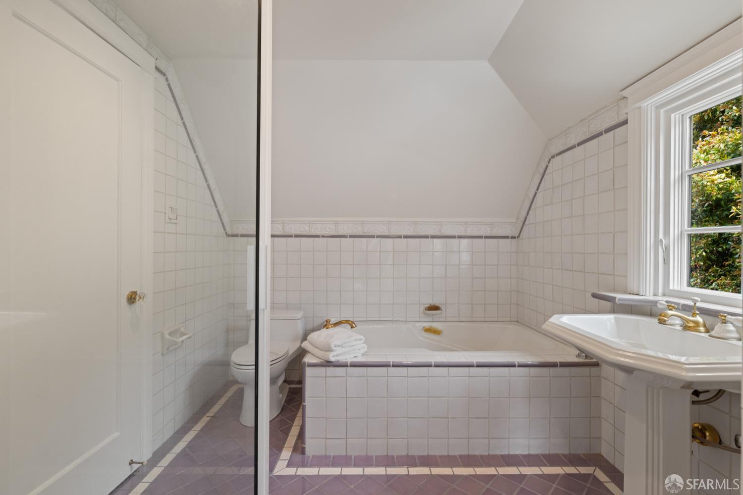 San Francisco, California 94127, United States, 3 Bedrooms Bedrooms, ,5 BathroomsBathrooms,Residential,Pending,208929