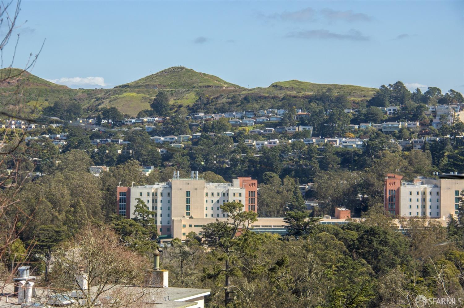 San Francisco, California 94116, United States, 3 Bedrooms Bedrooms, ,2 BathroomsBathrooms,Residential,Pending,82261