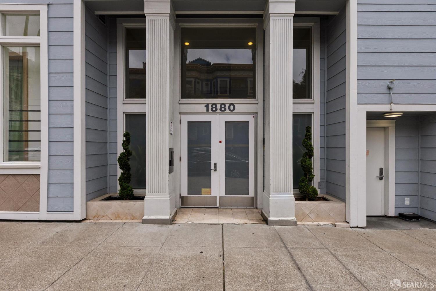 1880 Steiner Street 401