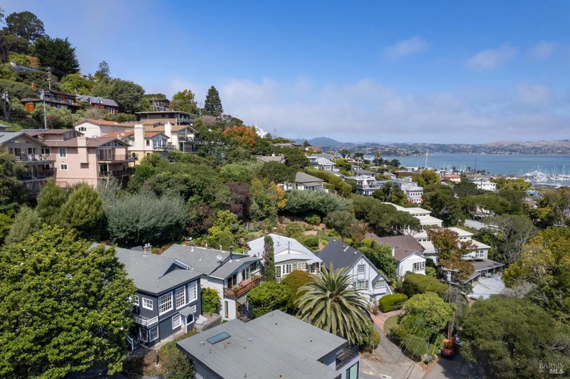 24 Cazneau Avenue