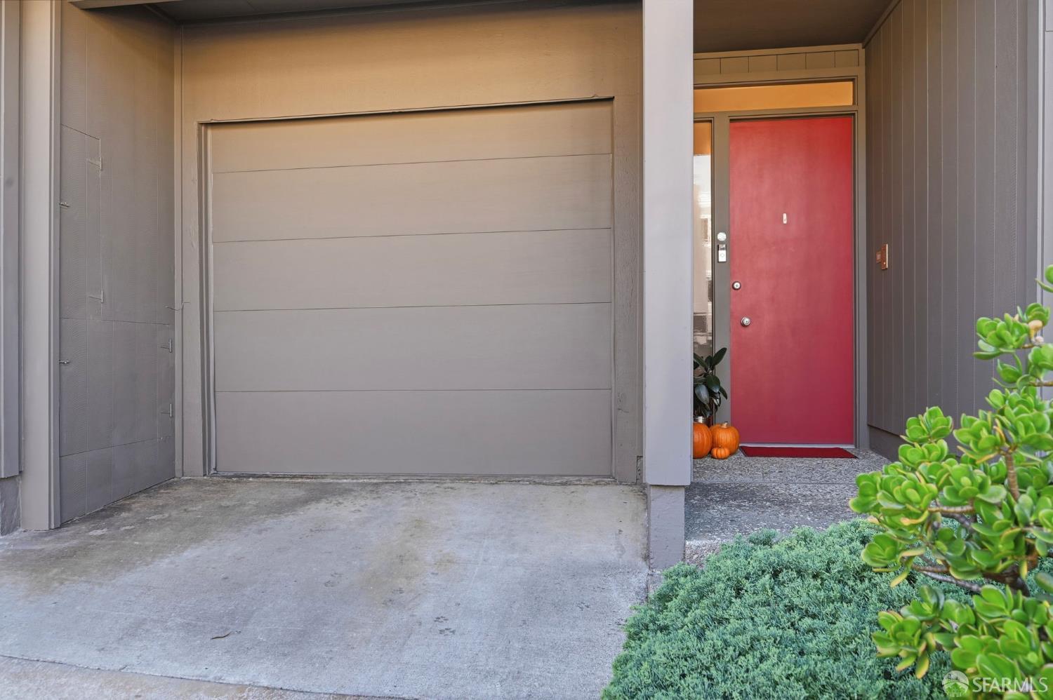 10 Topaz Way