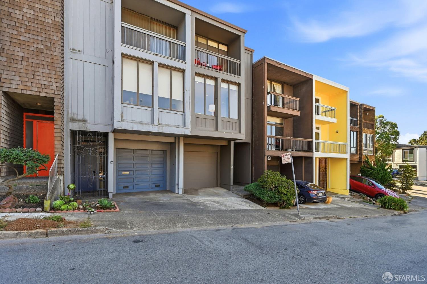 10 Topaz Way