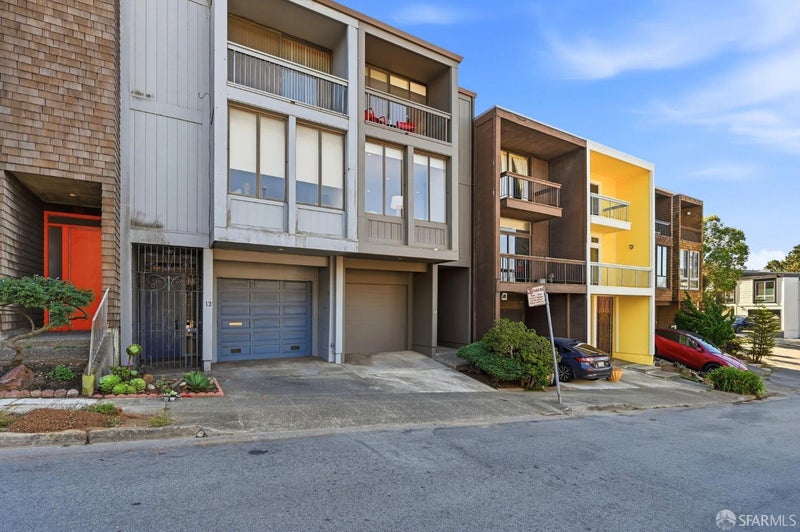 10 Topaz Way