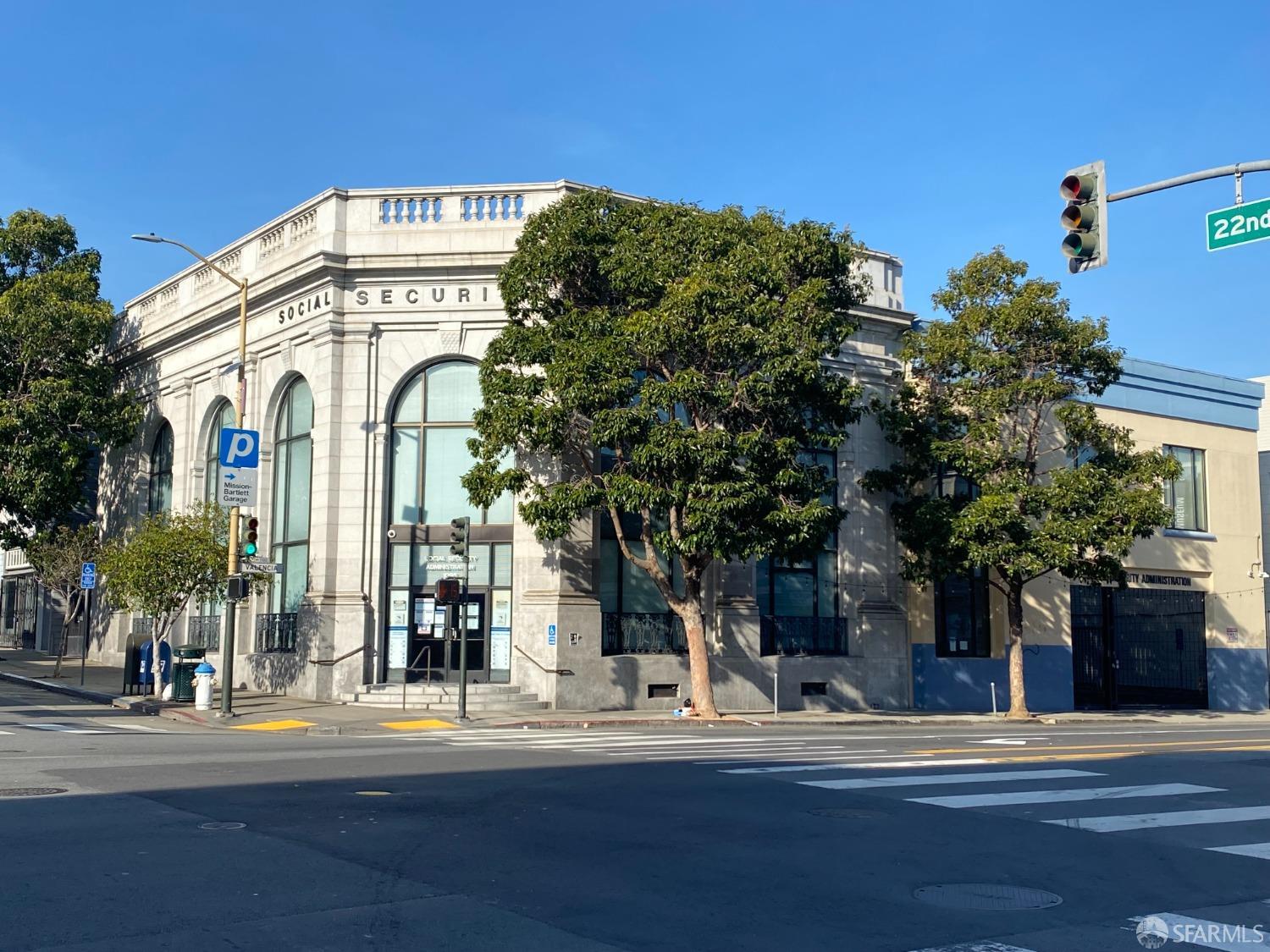 1098 Valencia Street