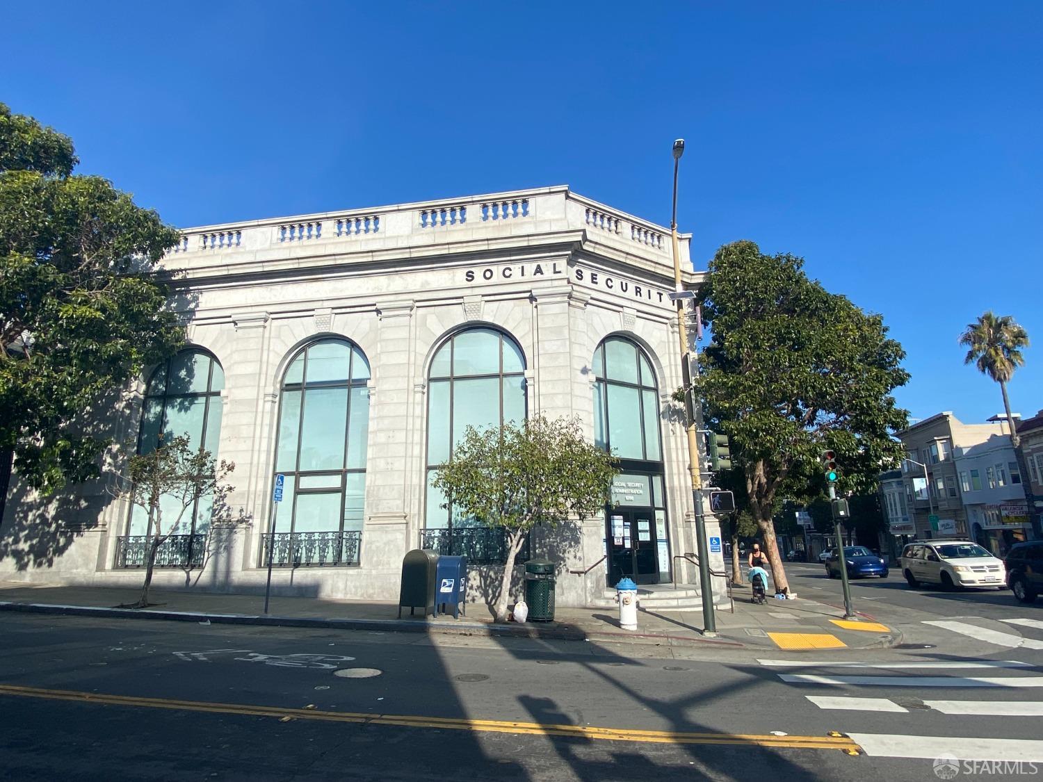 1098 Valencia Street