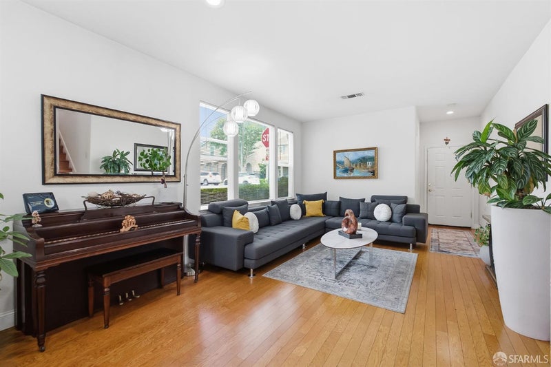 109 Hemingway Common