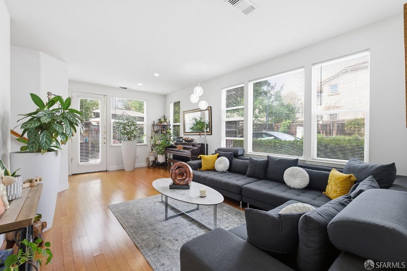 109 Hemingway Common