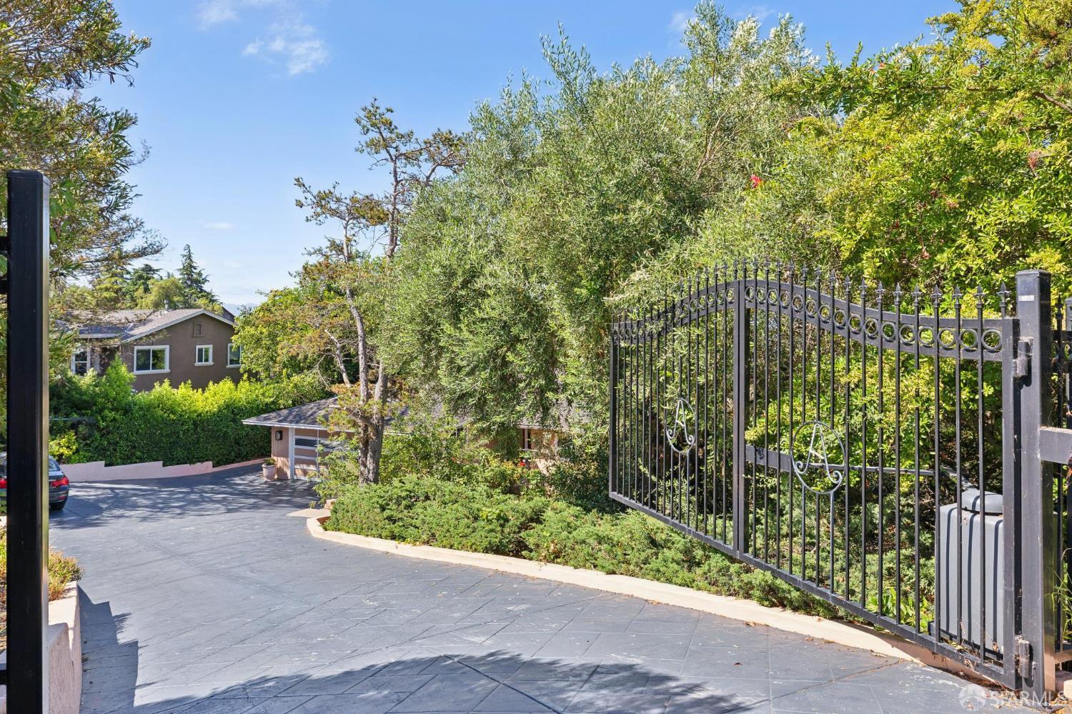 10125 Roseview Drive