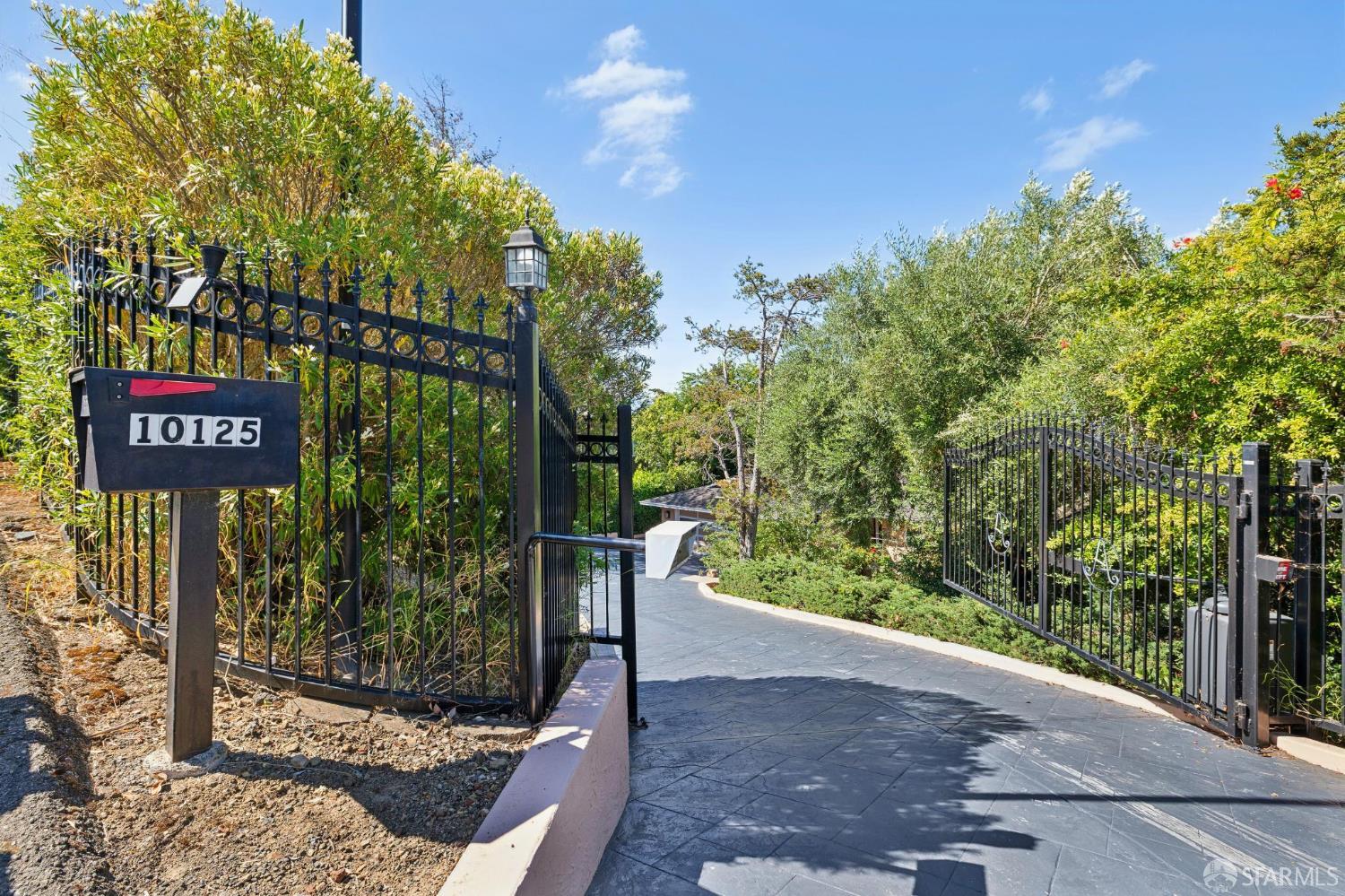 10125 Roseview Drive