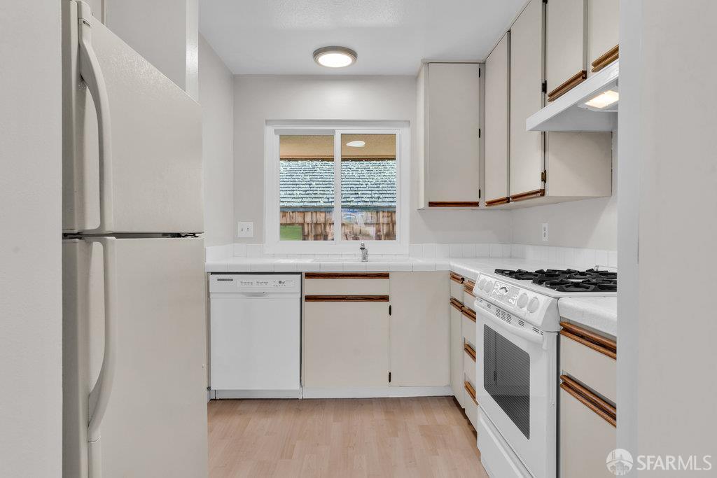 South San Francisco, California 94080, United States, 2 Bedrooms Bedrooms, ,2 BathroomsBathrooms,Residential,Active,251100