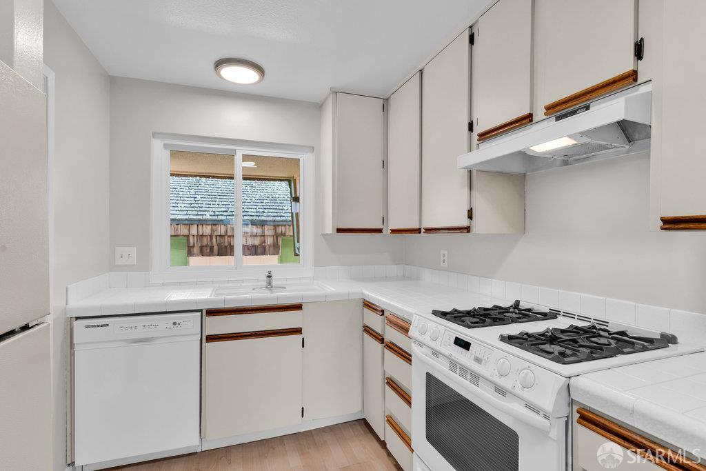 South San Francisco, California 94080, United States, 2 Bedrooms Bedrooms, ,2 BathroomsBathrooms,Residential,Active,251100