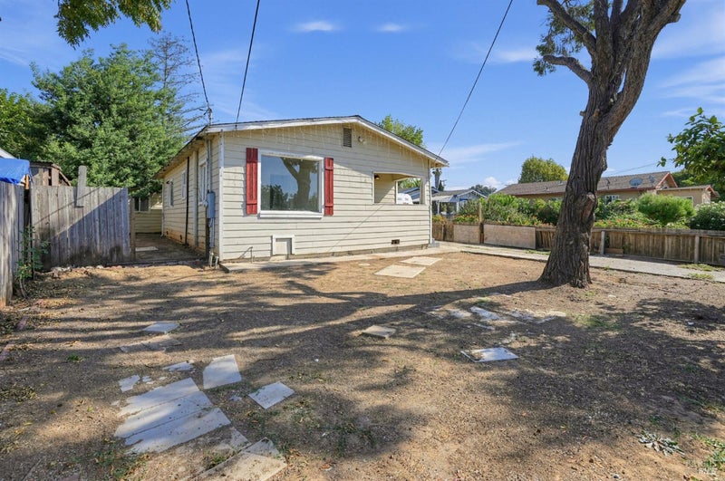 4 Woodrow Avenue