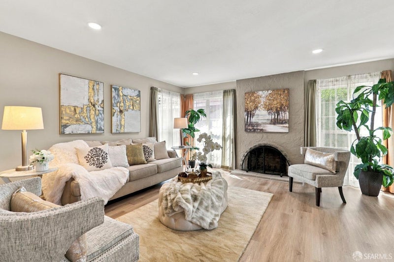 331 Los Pinos Way