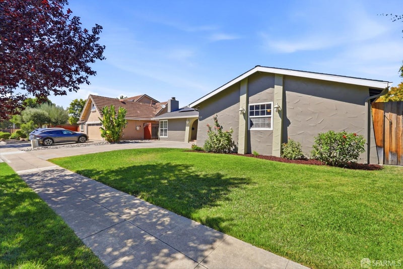 331 Los Pinos Way