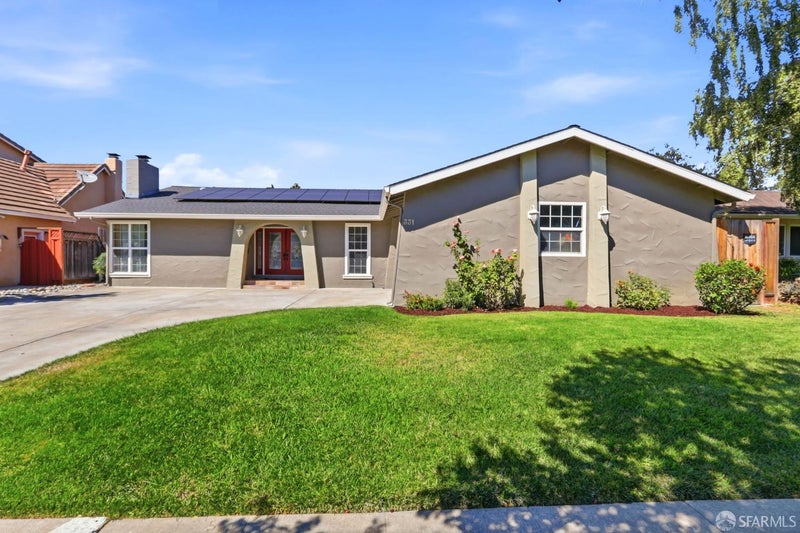 331 Los Pinos Way