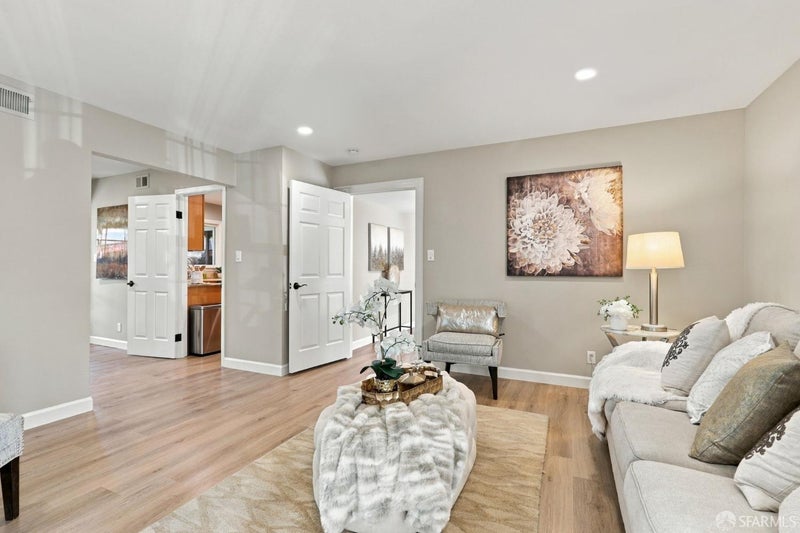 331 Los Pinos Way