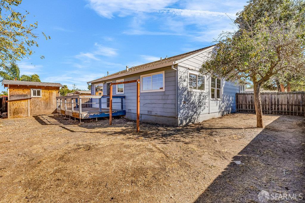 Pittsburg, California 94565, United States, 4 Bedrooms Bedrooms, ,2 BathroomsBathrooms,Residential,Pending,208895