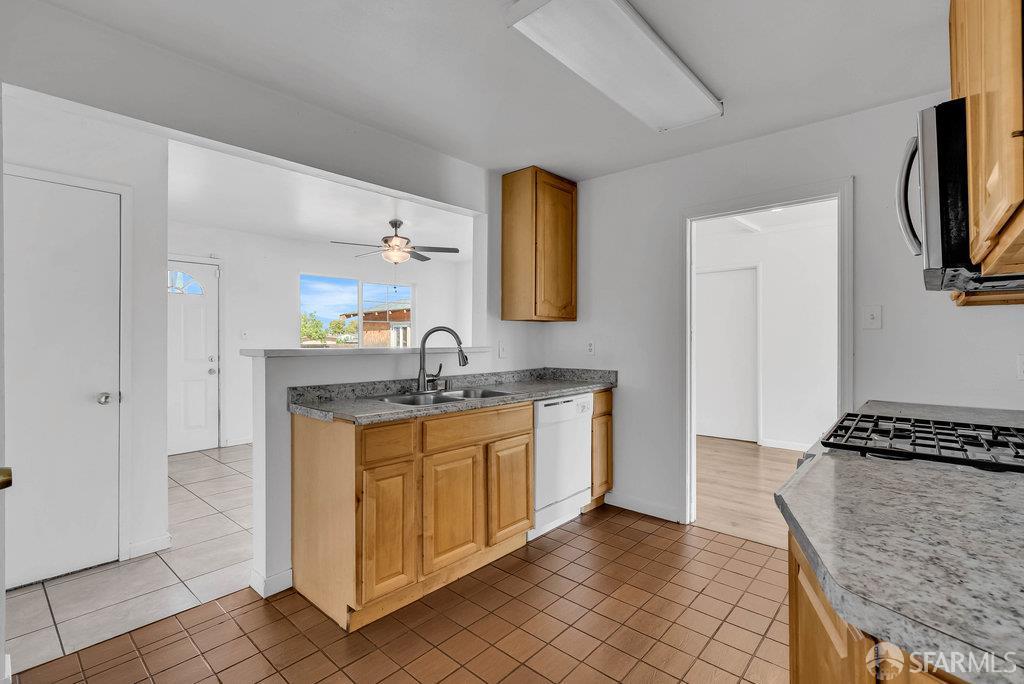 Pittsburg, California 94565, United States, 4 Bedrooms Bedrooms, ,2 BathroomsBathrooms,Residential,Pending,208895