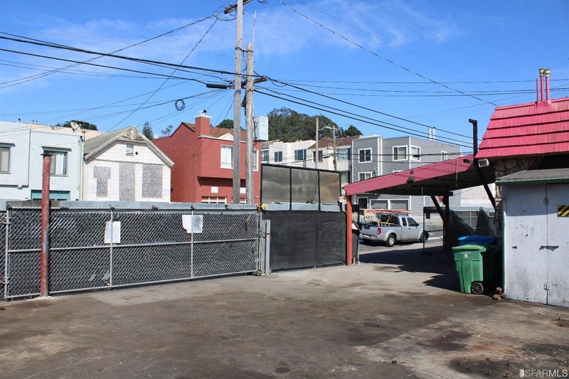 101 Farallones Street
