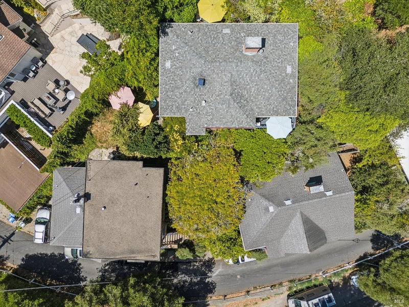 4 Bayview Avenue