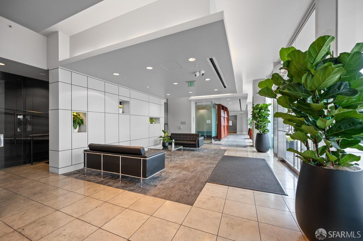 250 King Street 518