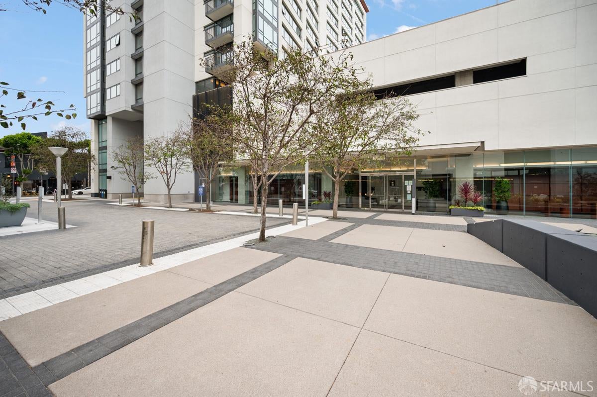 250 King Street 518