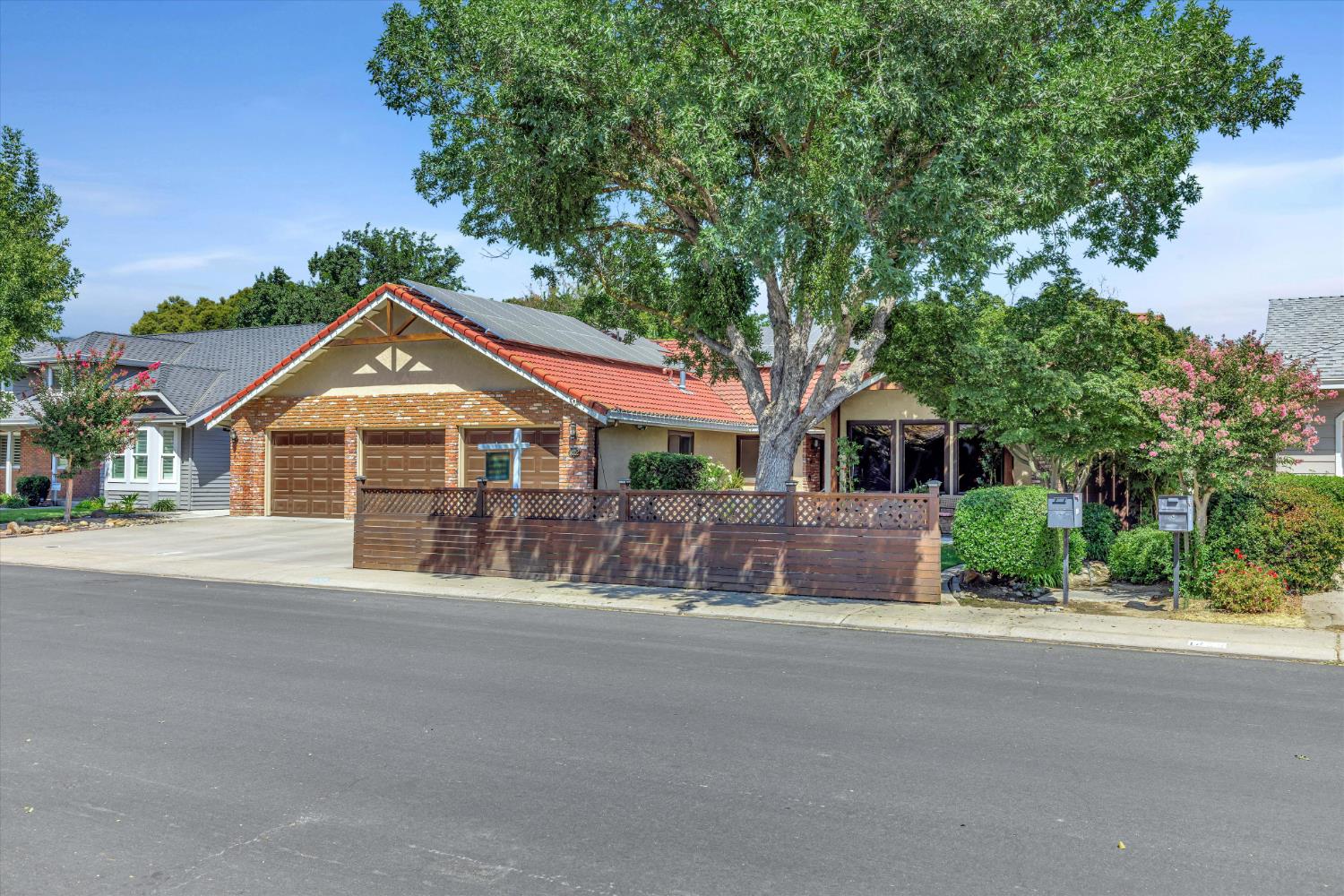 1412 Seneca Place