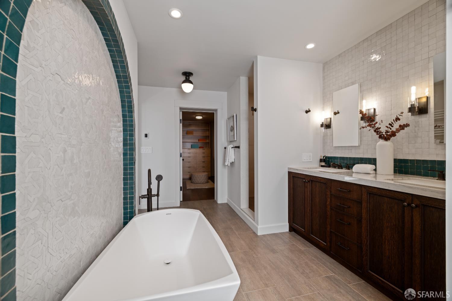 San Francisco, California 94127, United States, 4 Bedrooms Bedrooms, ,2 BathroomsBathrooms,Residential,Pending,232389