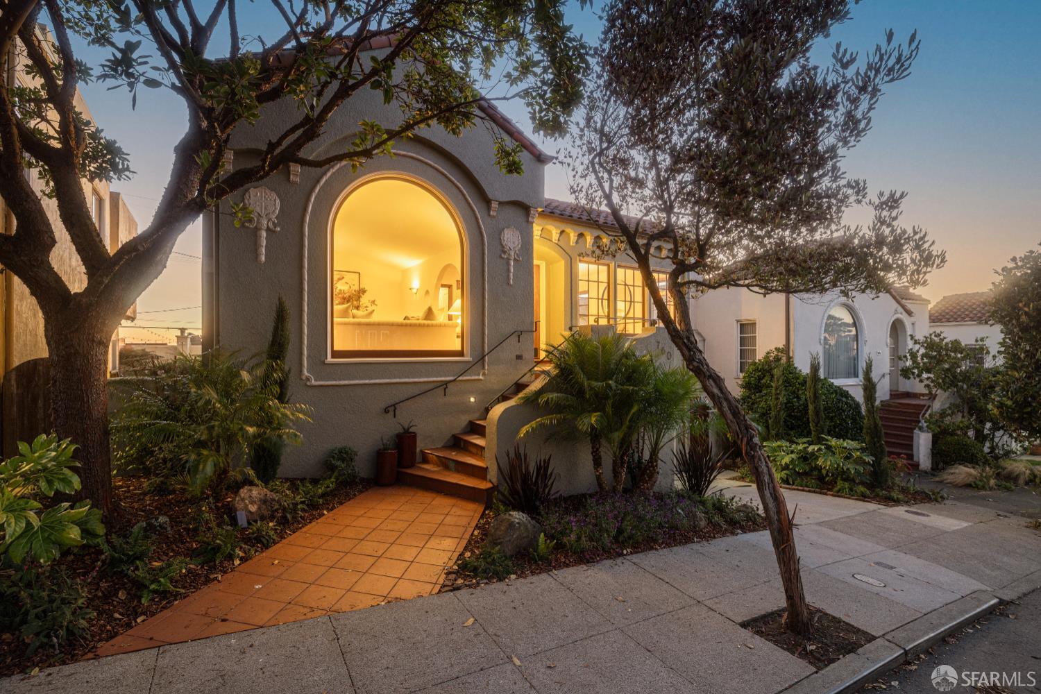 San Francisco, California 94127, United States, 4 Bedrooms Bedrooms, ,2 BathroomsBathrooms,Residential,Pending,232389