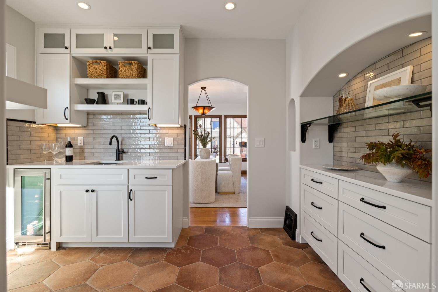 San Francisco, California 94127, United States, 4 Bedrooms Bedrooms, ,2 BathroomsBathrooms,Residential,Pending,232389