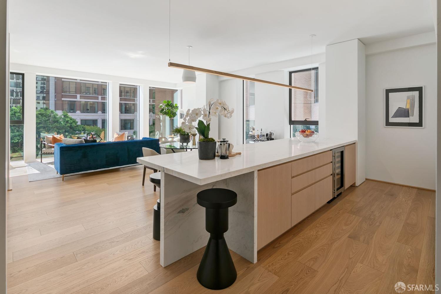 1 Steuart Lane 605
