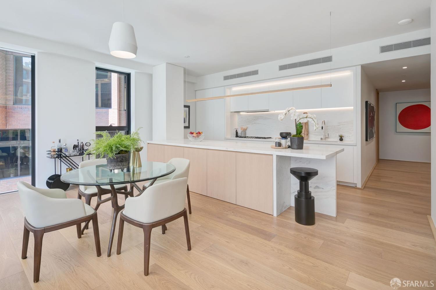1 Steuart Lane 605