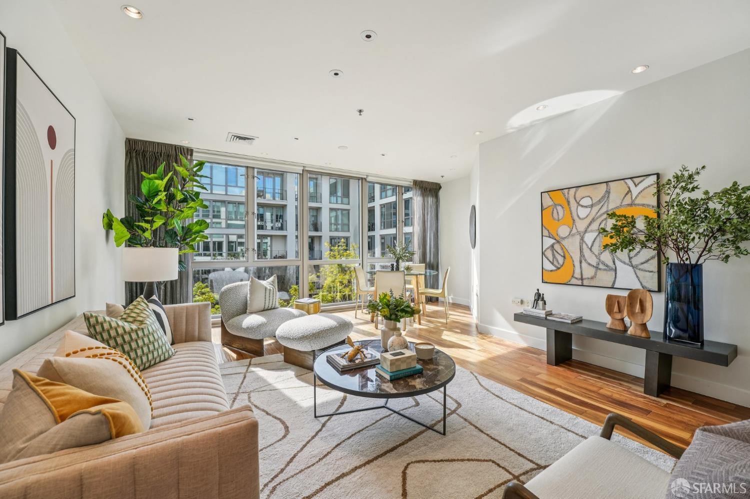 255 Berry Street 512