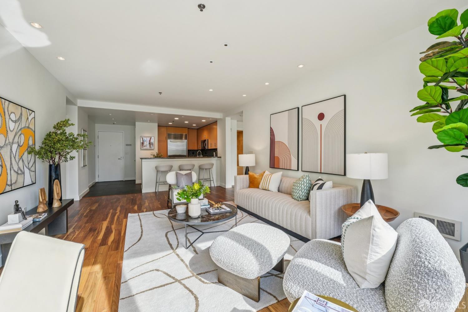 255 Berry Street 512