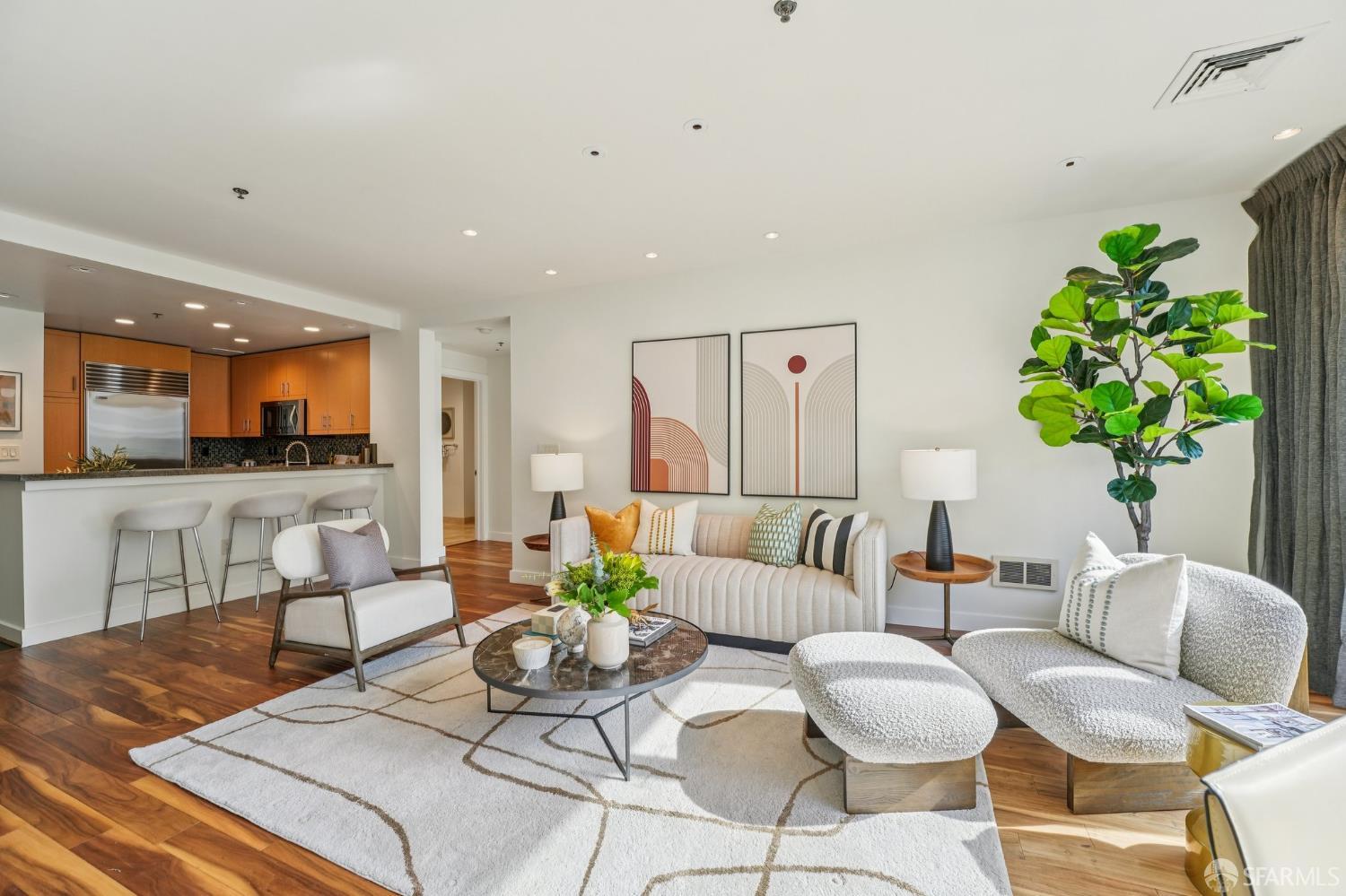 255 Berry Street 512