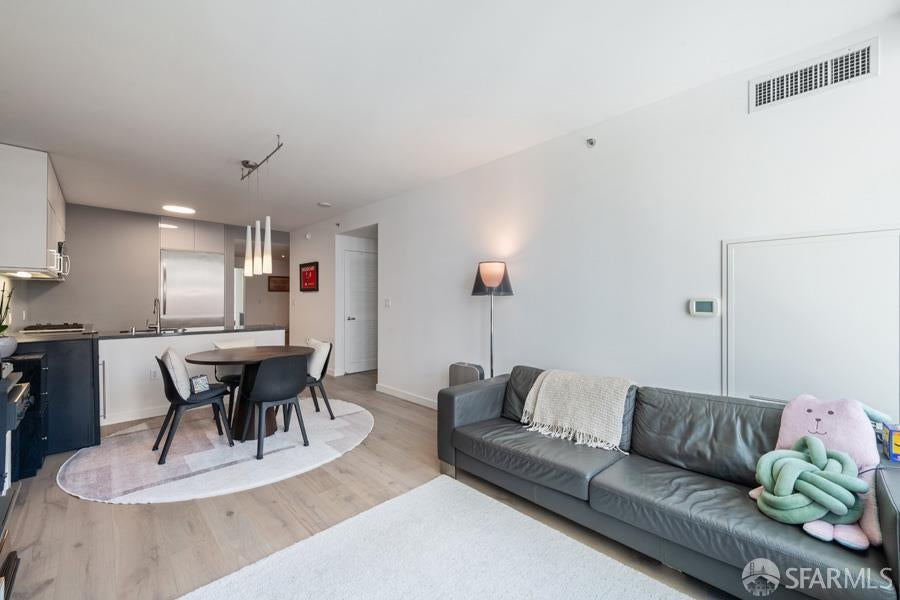318 Spear Street 8H