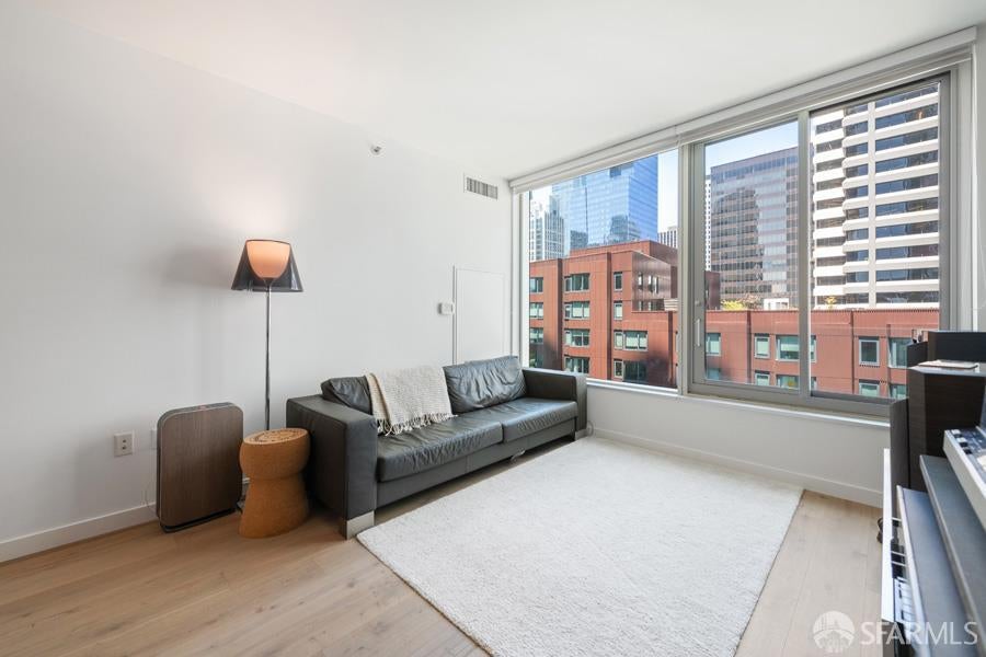 318 Spear Street 8H
