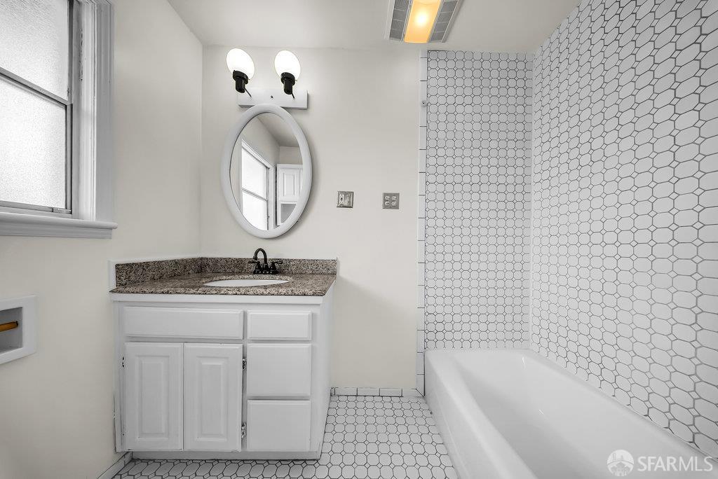 Alameda, California 94501, United States, 1 Bedroom Bedrooms, ,3 BathroomsBathrooms,Residential,Active,168041