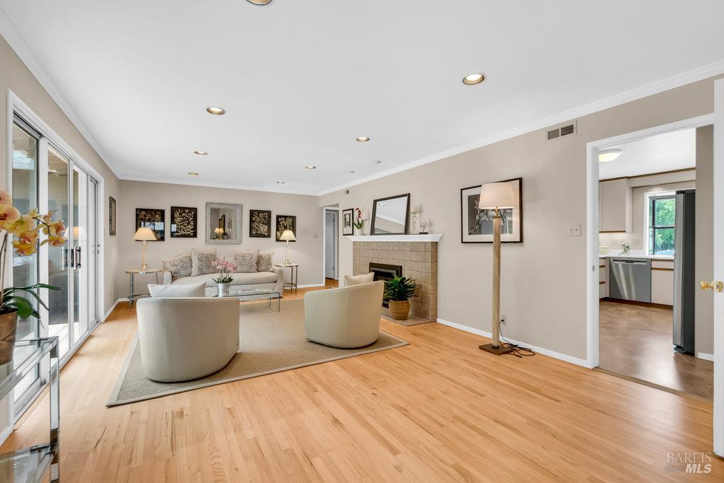 San Rafael, California 94901, United States, 3 Bedrooms Bedrooms, ,2 BathroomsBathrooms,Residential,Active,151314