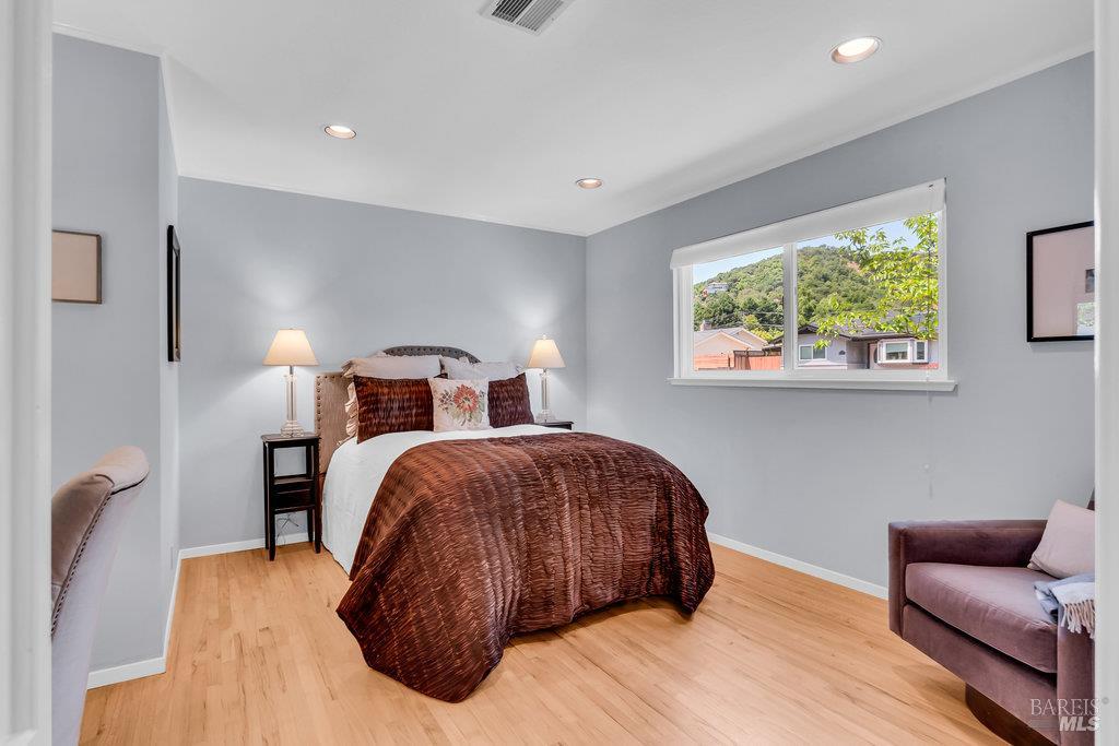 San Rafael, California 94901, United States, 3 Bedrooms Bedrooms, ,2 BathroomsBathrooms,Residential,Active,151314